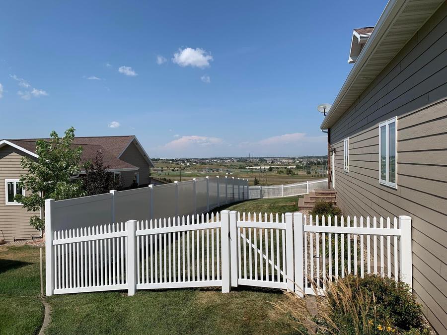 Vinyl Picket fence by Wetzel Fence
