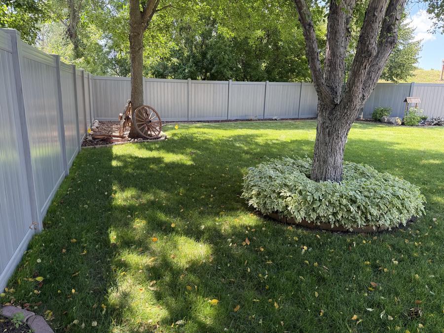 Vinyl fence by Wetzel Fence
